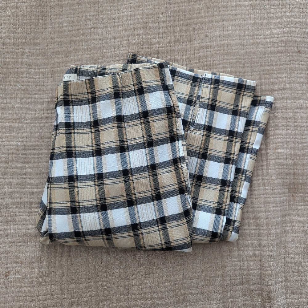 Plaid Women's Cropped Flare Pants! - Picture 2 of 14